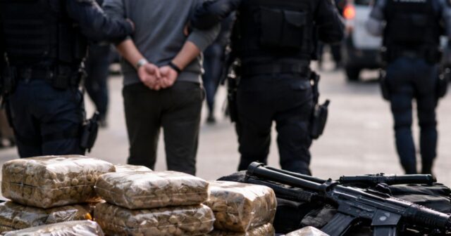 Maxi Operazione Antimafia contro traffico di armi e droga Maxi Operazione Antimafia contro traffico di armi e droga
