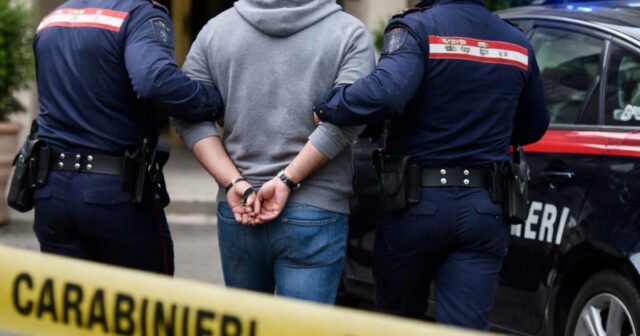 Arrestato ad Amalfi per violazione di misure cautelari: accusato di maltrattamenti Arrestato ad Amalfi per violazione di misure cautelari: accusato di maltrattamenti