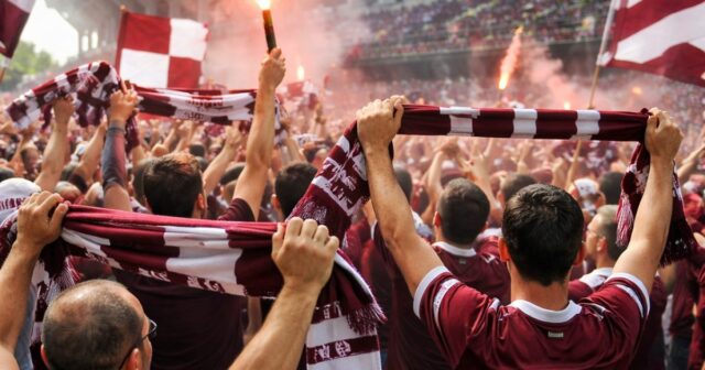 I tifosi granata continuano a seguire la Salernitana nonostante le restrizioni I tifosi granata continuano a seguire la Salernitana nonostante le restrizioni