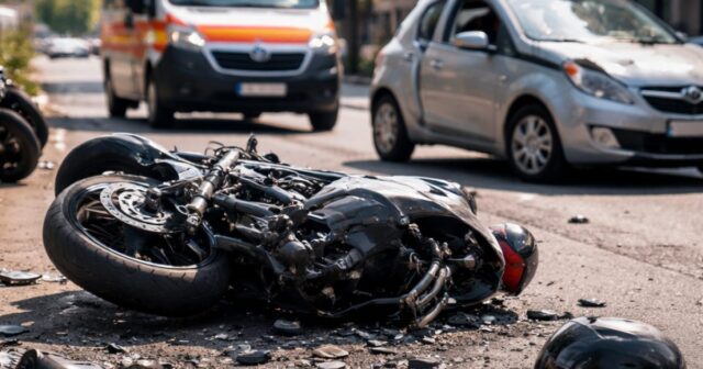 Incidente a Pontecagnano Faiano: due giovani ricoverati dopo scontro moto-auto Incidente a Pontecagnano Faiano: due giovani ricoverati dopo scontro moto-auto