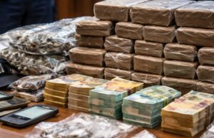 Market della droga scoperto a Cava de’ Tirreni: arrestato un uomo con 22 chili di hashish e 62mila euro Market della droga scoperto a Cava de' Tirreni: arrestato un uomo con 22 chili di hashish e 62mila euro