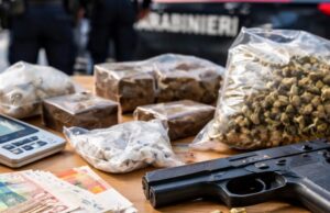 Operazioni antidroga a Salerno: quattro arresti e sequestro di armi Operazioni antidroga a Salerno: quattro arresti e sequestro di armi