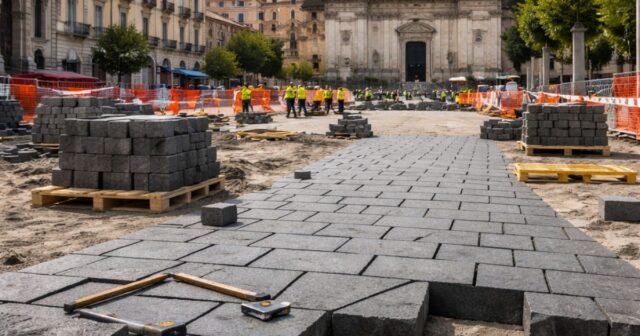 Piazza San Francesco cambia volto: ecco la nuova pavimentazione in pietra lavica etnea Piazza San Francesco cambia volto: ecco la nuova pavimentazione in pietra lavica etnea