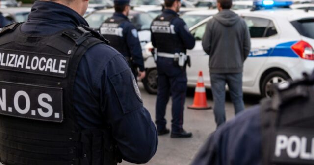 Salerno introduce il NOS per combattere i parcheggiatori abusivi e migliorare la sicurezza Salerno introduce il NOS per combattere i parcheggiatori abusivi e migliorare la sicurezza
