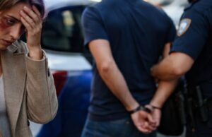 Salerno, uomo arrestato per aver colpito l’ex moglie durante una lite Salerno, uomo arrestato per aver colpito l'ex moglie durante una lite