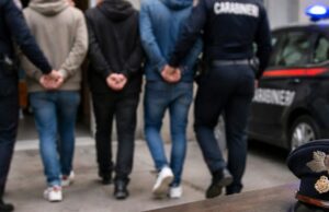 Tre bengalesi arrestati per estorsione e rapina a Sarno Tre bengalesi arrestati per estorsione e rapina a Sarno