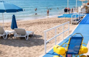 A 102 anni, Maria Mele realizza il sogno di rivedere il mare a Salerno A 102 anni, Maria Mele realizza il sogno di rivedere il mare a Salerno