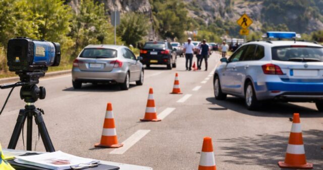 Controlli intensificati della Polizia a Maiori per la sicurezza stradale Controlli intensificati della Polizia a Maiori per la sicurezza stradale