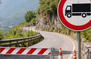 Divieto di transito per veicoli pesanti a Ravello: Gambino critica l’ordinanza Divieto di transito per veicoli pesanti a Ravello: Gambino critica l'ordinanza