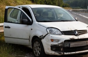 Fuga da un furto d’auto termina in incidente ad Atena Lucana Fuga da un furto d'auto termina in incidente ad Atena Lucana