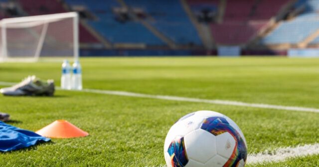 Il direttore sportivo Daniele Faggiano sarebbe interessato al trequartista Gregorio Luperini del Catania. Il direttore sportivo Daniele Faggiano sarebbe interessato al trequartista Gregorio Luperini del Catania.