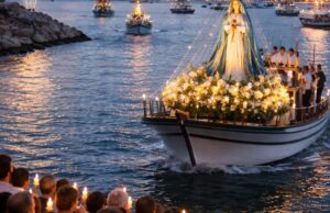 Festa a Salerno per la Madonna che viene dal mare Festa a Salerno per la Madonna che viene dal mare