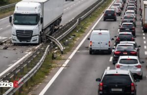 Incidente sull’A30: tir invade carreggiata opposta causando lunghe code Incidente sull'A30: tir invade carreggiata opposta causando lunghe code