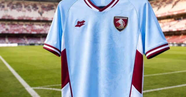 Presentata la terza maglia della Salernitana per il campionato 2026/2027 Presentata la terza maglia della Salernitana per il campionato 2026/2027