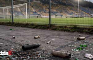 Supporters della Juve Stabia lanciano bombe carta a Pagani Supporters della Juve Stabia lanciano bombe carta a Pagani