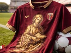 La Salernitana presenta la maglia dedicata a San Matteo La Salernitana presenta la maglia dedicata a San Matteo
